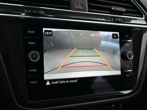 Used 2023 Volkswagen Tiguan SE image 17