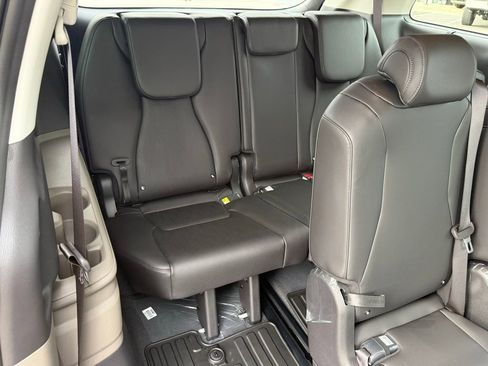 New 2026 Kia Carnival EX image 32