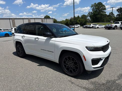 Used 2025 Jeep Grand Cherokee Summit w/ Obsidian Package AWD/4WD image 11