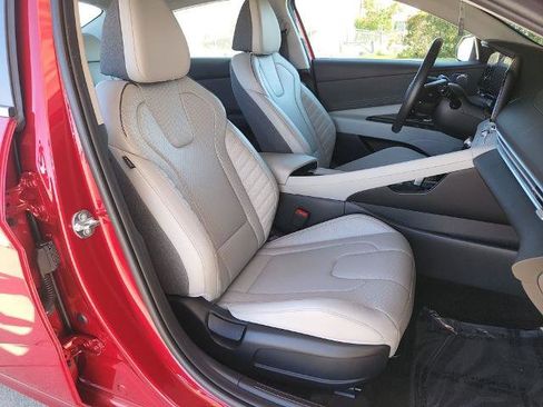 Used 2025 Hyundai Elantra Limited image 15