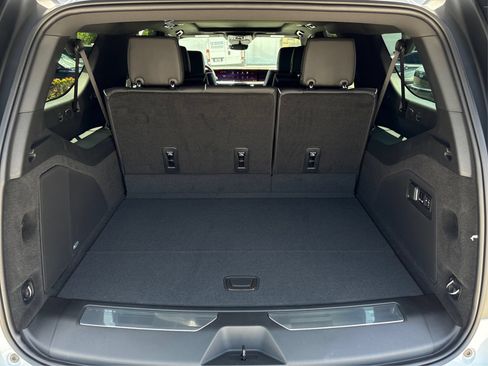 New 2026 Cadillac Escalade ESV Luxury AWD/4WD image 11