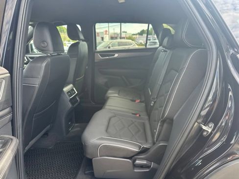 Used 2024 Volkswagen Atlas Cross Sport SE AWD/4WD image 30