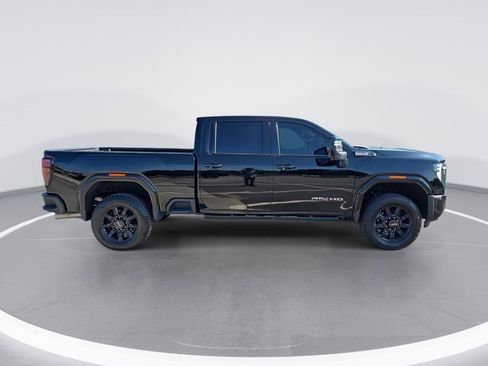 Used 2024 GMC Sierra 2500 AT4 image 2