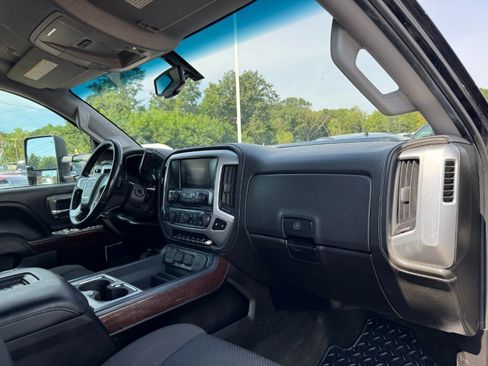 Used 2017 GMC Sierra 2500 SLE w/ SLE Preferred Package AWD/4WD image 18