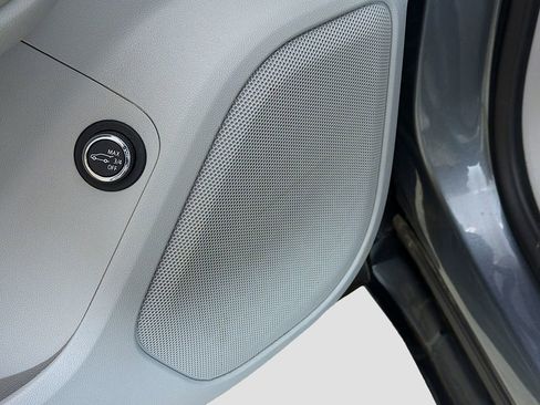 Used 2021 GMC Acadia SLE w/ Driver Convenience Package image 28