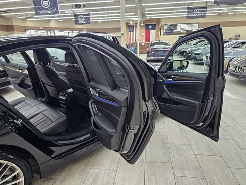 Used 2019 BMW 530e w/ Premium Package image 16