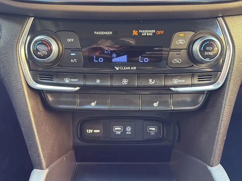 Used 2019 Hyundai Santa Fe SEL image 19