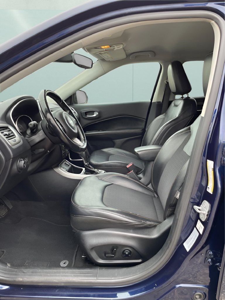 Used 2018 Jeep Compass Latitude w/ Popular Equipment Group FWD image 10