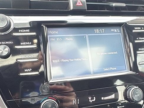 Used 2019 Toyota Camry SE image 12