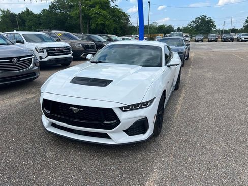 Used 2025 Ford Mustang GT RWD image 2