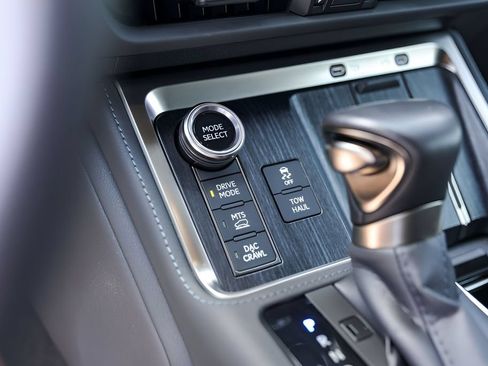Used 2024 Lexus GX 550 AWD/4WD image 18