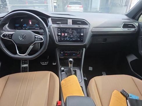 Used 2023 Volkswagen Tiguan SE R-Line FWD image 9