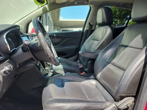 Used 2018 Buick Encore Essence FWD image 2