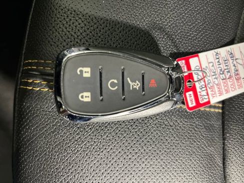 Used 2023 Chevrolet Equinox Premier image 24