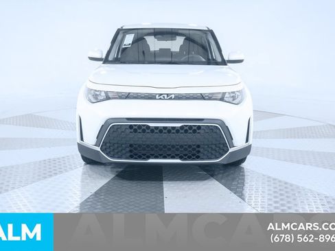 Used 2025 Kia Soul LX w/ LX Technology Package FWD image 10