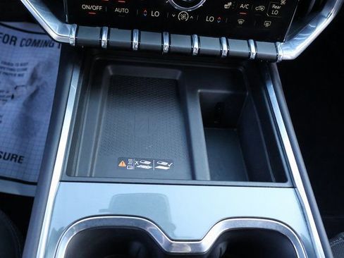 Used 2025 GMC Acadia Elevation image 33