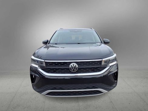 Used 2024 Volkswagen Taos SE image 3