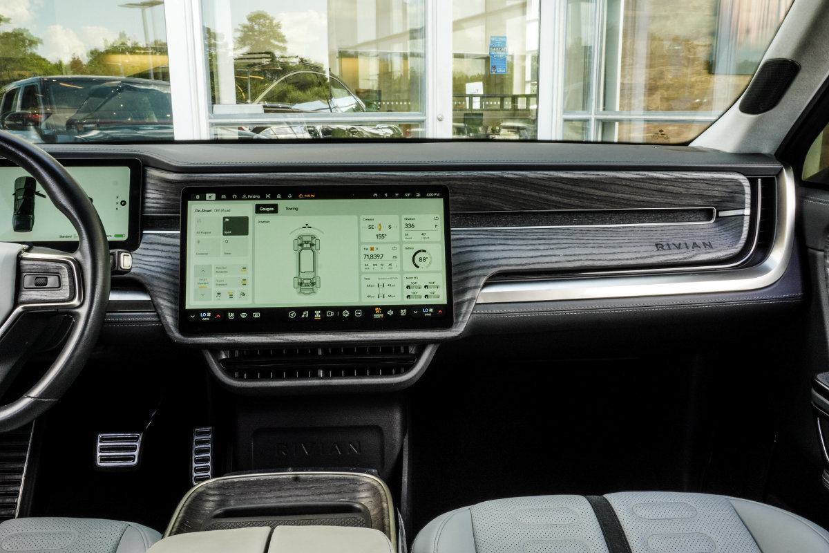 Used 2022 Rivian R1T Adventure AWD/4WD image 18
