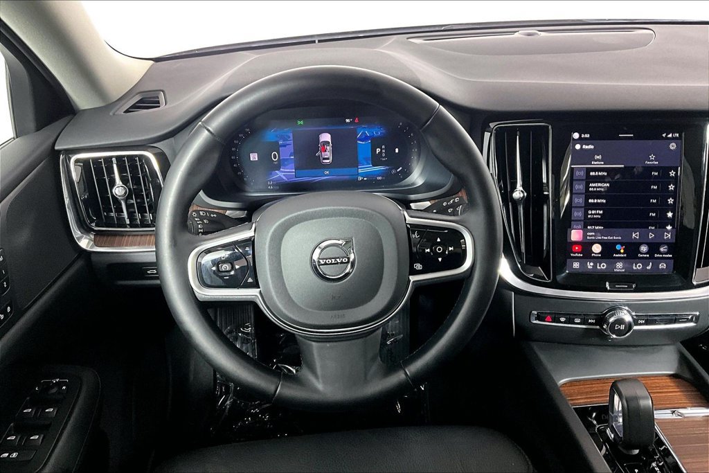 Used 2025 Volvo V60 B5 Cross Country Plus AWD/4WD image 5