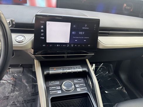 Used 2024 Lincoln Nautilus Premier image 19