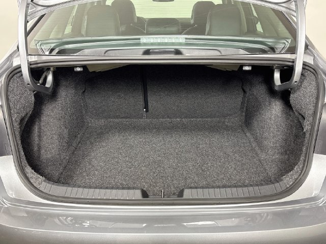 Used 2025 Volkswagen Jetta SE FWD image 29