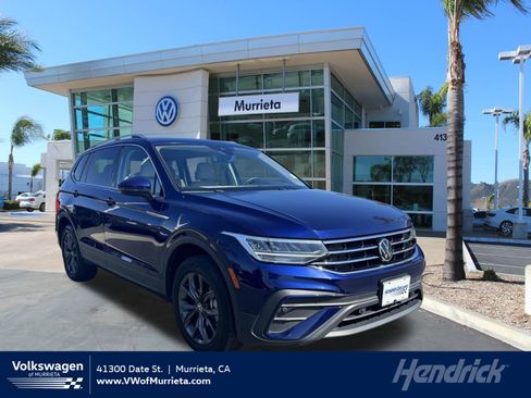 Used 2023 Volkswagen Tiguan SE w/ Panoramic Sunroof Package FWD image 1