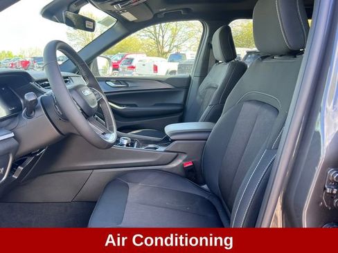 New 2026 Jeep Grand Cherokee L Laredo AWD/4WD image 4