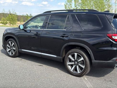 Used 2025 Honda Pilot Touring image 9