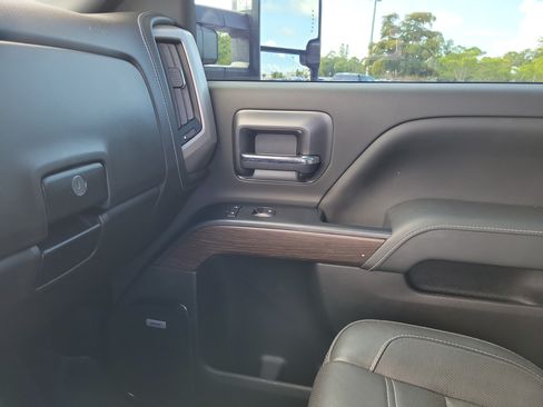 Used 2019 GMC Sierra 2500 Denali w/ Duramax Plus Package AWD/4WD image 29
