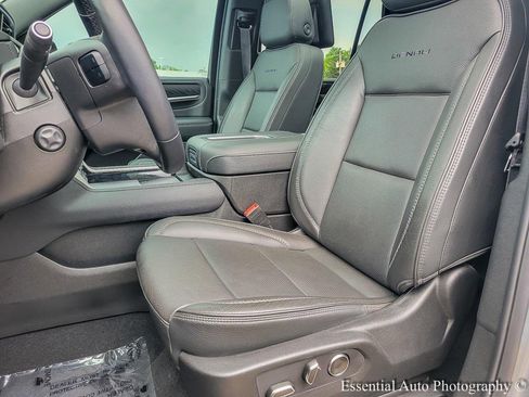 Used 2024 GMC Yukon Denali w/ Advanced Technology Package image 9