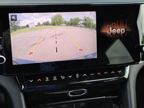 New 2026 Jeep Grand Cherokee Limited AWD/4WD image 18