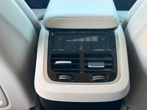 Used 2025 Volvo XC60 B5 Ultra w/ Climate Package image 20
