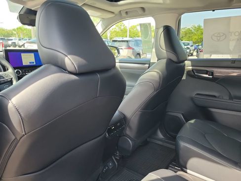 New 2026 Toyota Highlander Limited AWD/4WD image 25