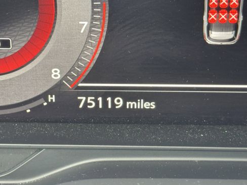 Used 2022 Nissan Pathfinder Platinum w/ Cargo Package image 5