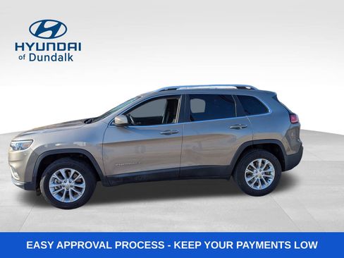 Used 2019 Jeep Cherokee Latitude w/ Cold Weather Group image 2