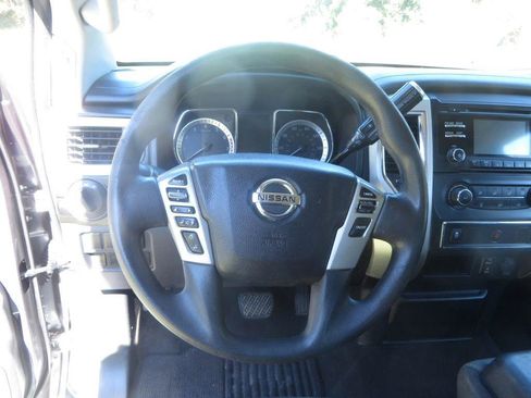 Used 2017 Nissan Titan SV RWD image 17