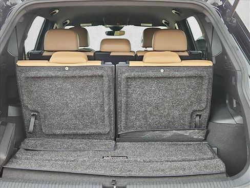 Used 2023 Volkswagen Tiguan SE FWD image 6