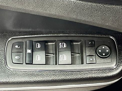 Used 2022 Chrysler 300 Touring L image 17