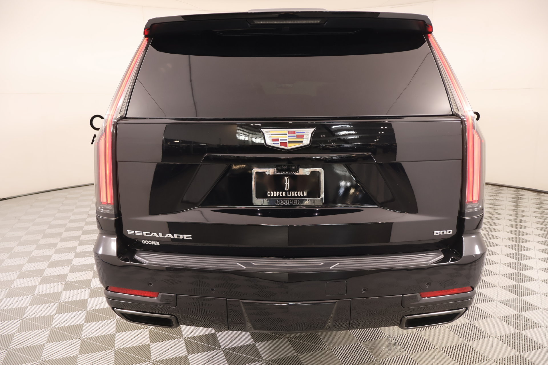 Used 2025 Cadillac Escalade ESV Sport Platinum w/ LPO, Floor Liner Package AWD/4WD image 25