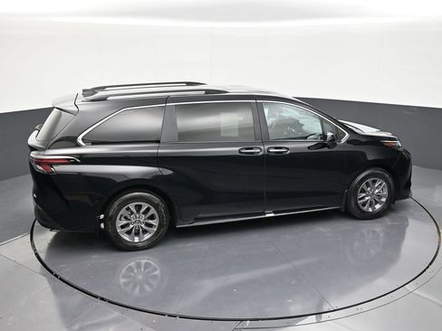 Used 2025 Toyota Sienna XLE w/ XLE Plus Package FWD image 33