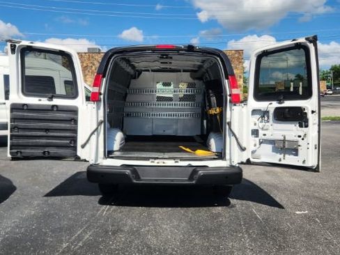 Used 2017 Chevrolet Express 2500 RWD image 3