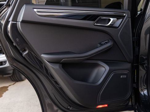 Certified 2026 Porsche Macan AWD/4WD image 35