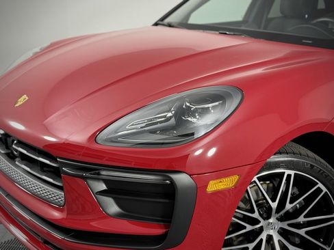 Used 2024 Porsche Macan image 12