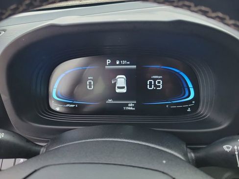 Used 2025 Hyundai Venue Limited image 19