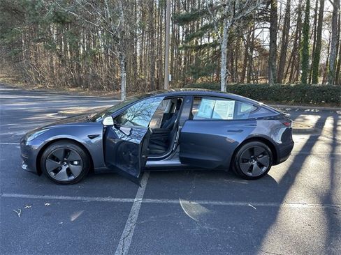Used 2023 Tesla Model 3 Standard Range image 9
