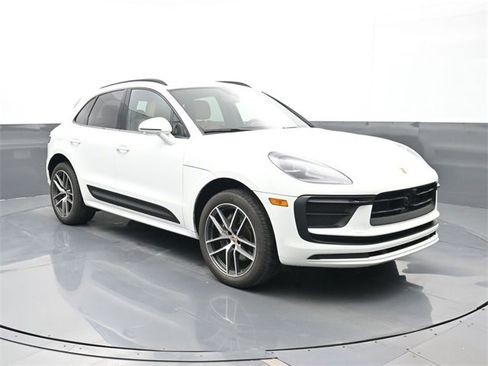 Used 2024 Porsche Macan image 24