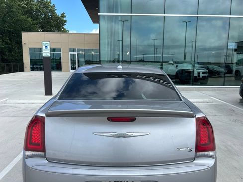 Used 2018 Chrysler 300 S w/ 300S Premium Group RWD image 6
