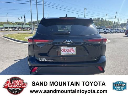 Used 2024 Toyota Highlander XLE image 4