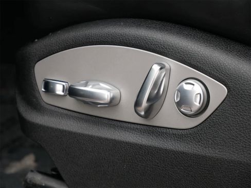 New 2025 Porsche Macan S image 9