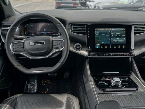 Used 2024 Jeep Wagoneer Series II w/ Flexible Seating Group image 12